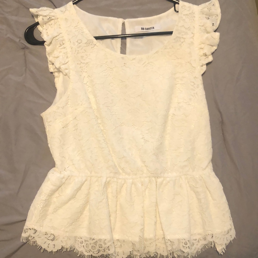 White  lace pendulum blouse